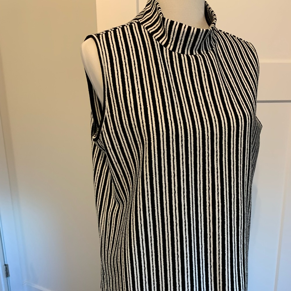 Cable and Gauge sleeveless top